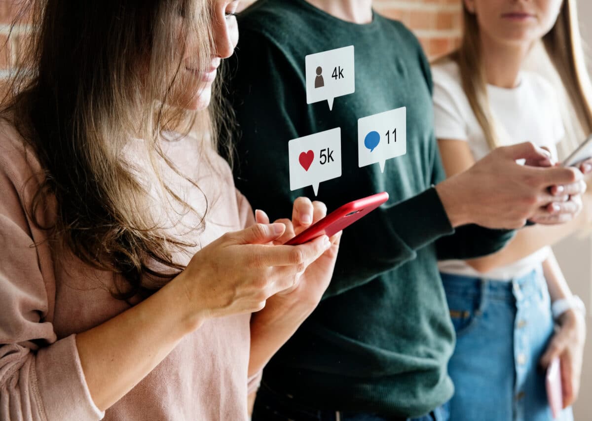 Un univers ponctué de récompenses : les jeunes, navigateurs dans un océan de gratifications virtuelles