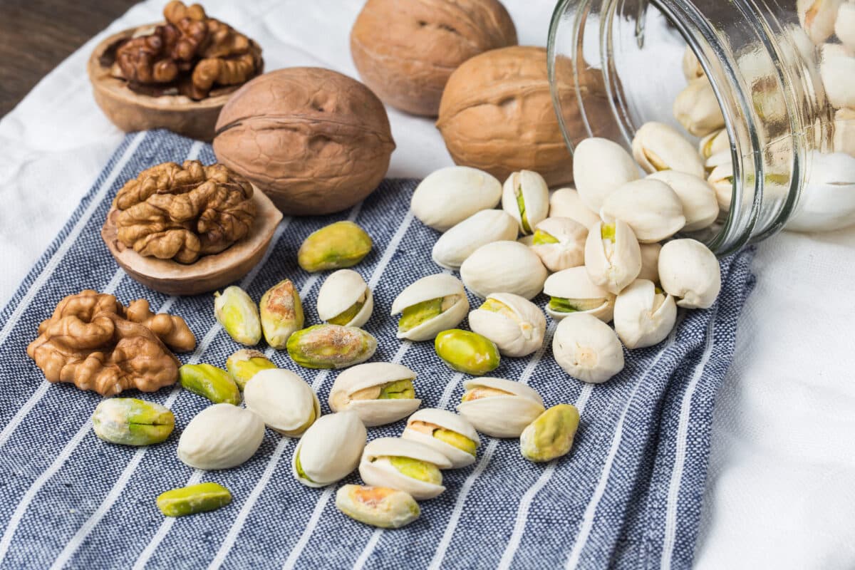Un trésor de bienfaits : les noix, noisettes et pistaches allient plaisir gustatif et apport en oméga 3 pour une santé optimale