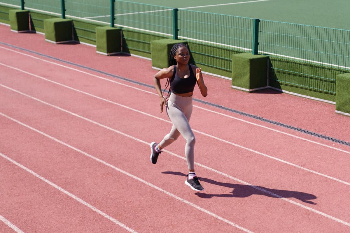 Intenses physiquement, les séances d'entraînement au seuil sont aussi celles qui se rapprochent le plus d'une épreuve de course type marathon ou semi-marathon.